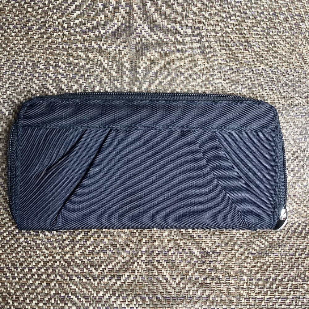 Travelon rfdi Women’sWallet. Very Good Used Condition.